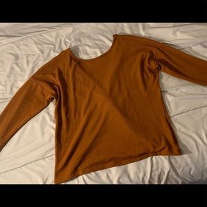 Twisted back long sleeve